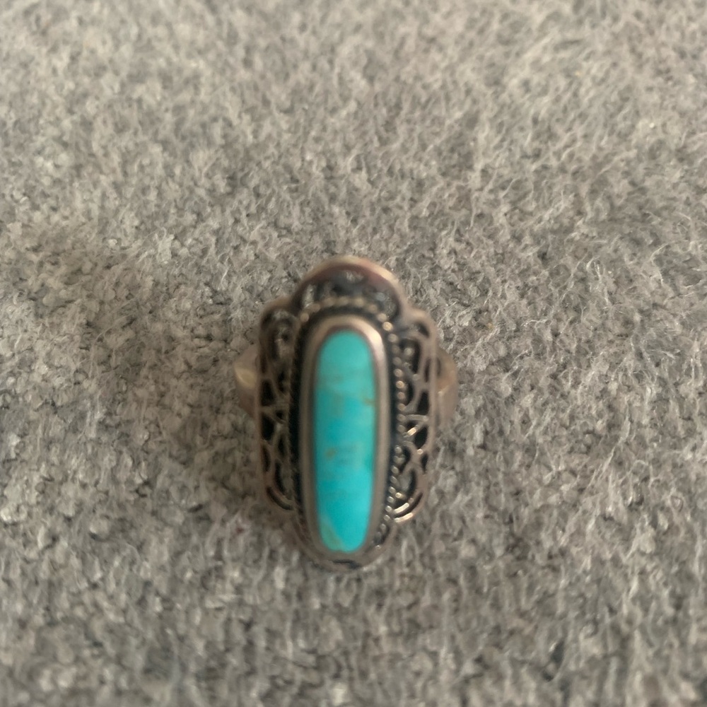 Elegant Turquoise Silver Ring